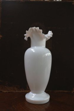 画像1: ミルクガラスの花瓶