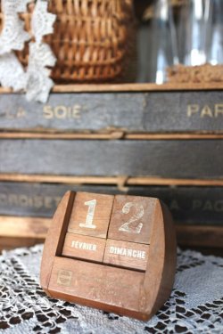 画像1: 木製のカレンダー　フランス語
