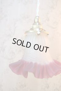 すりガラスと濃紫のペンダントランプ