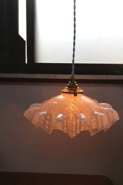 画像1: ピンクのフリルランプシェード