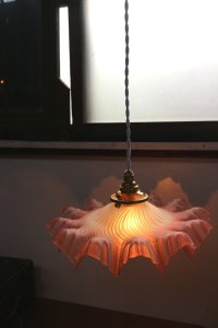 ピンクのグラデーションランプシェード