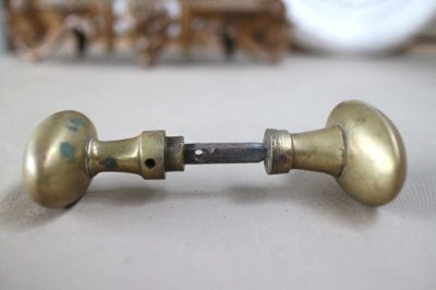 画像2: 真鍮のドアノブ