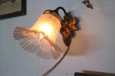 画像1: 葡萄のレリーフのブラケットランプ