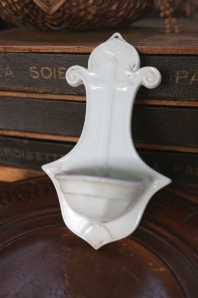 画像1: 陶器の聖水盤 (1)
