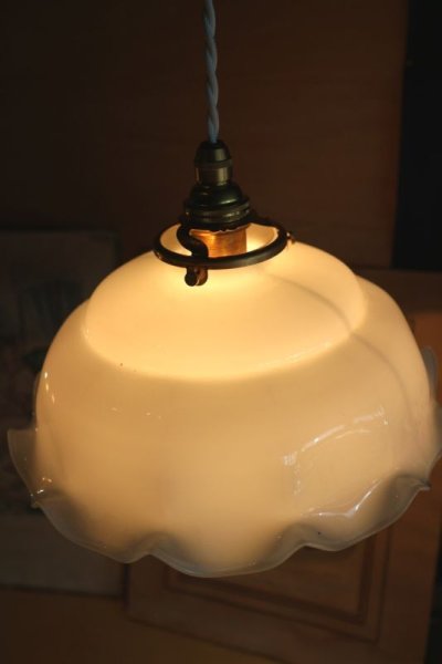画像2: ミルクガラスのシェードランプ